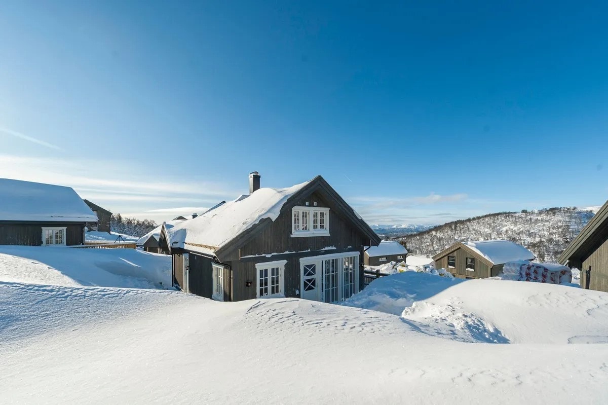 Med nærhet til løypene kan du spenne på deg skiene rett fra hyttedøren. Galleribilde