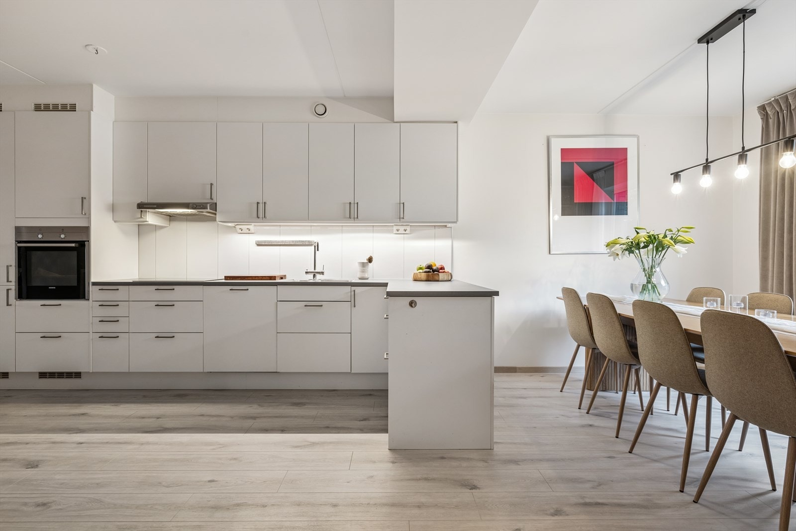 God skap- og benkeplass. Galleribilde