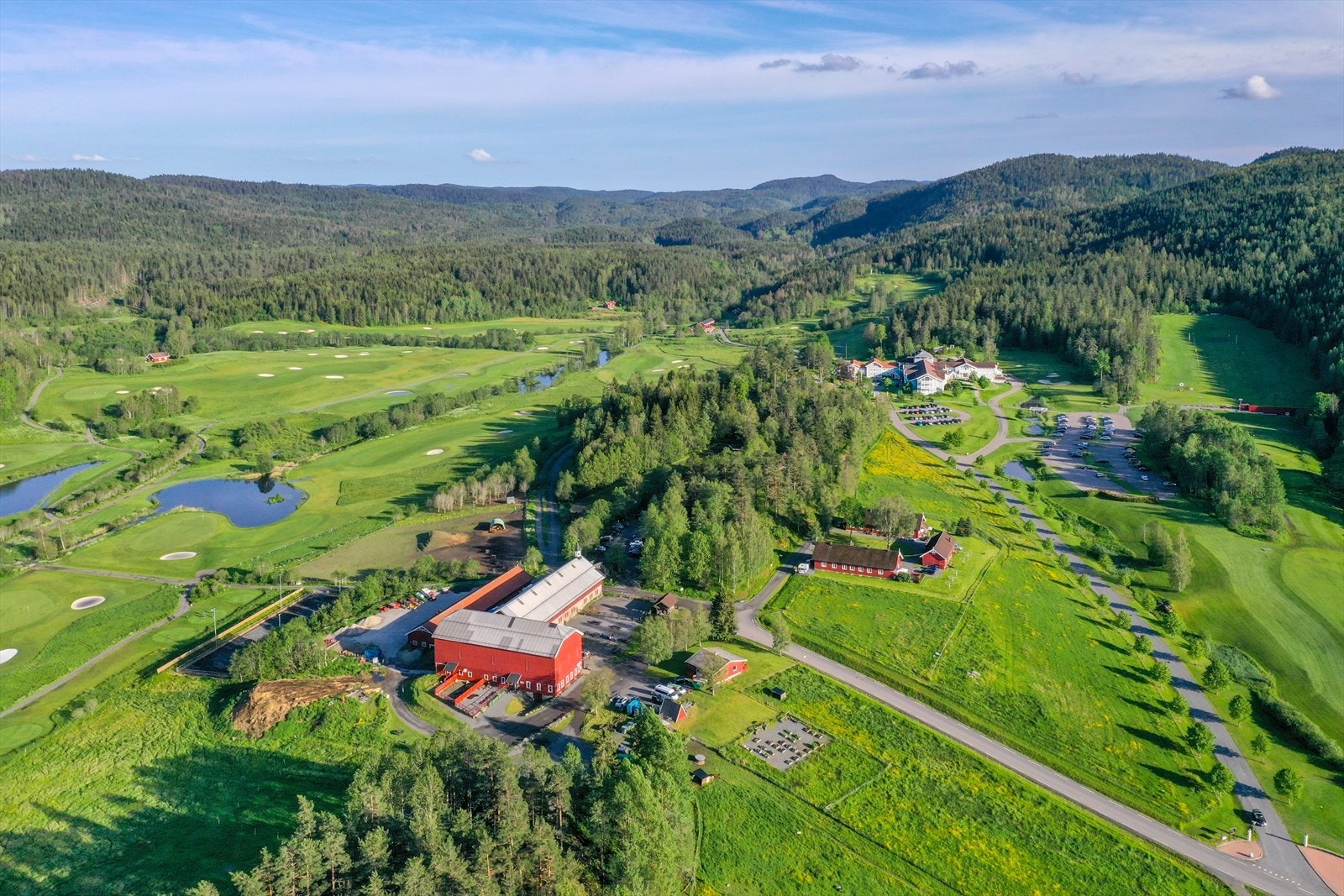 Losby med hotell, restaurant, kafé, besøksgård, turløyper med mer Galleribilde