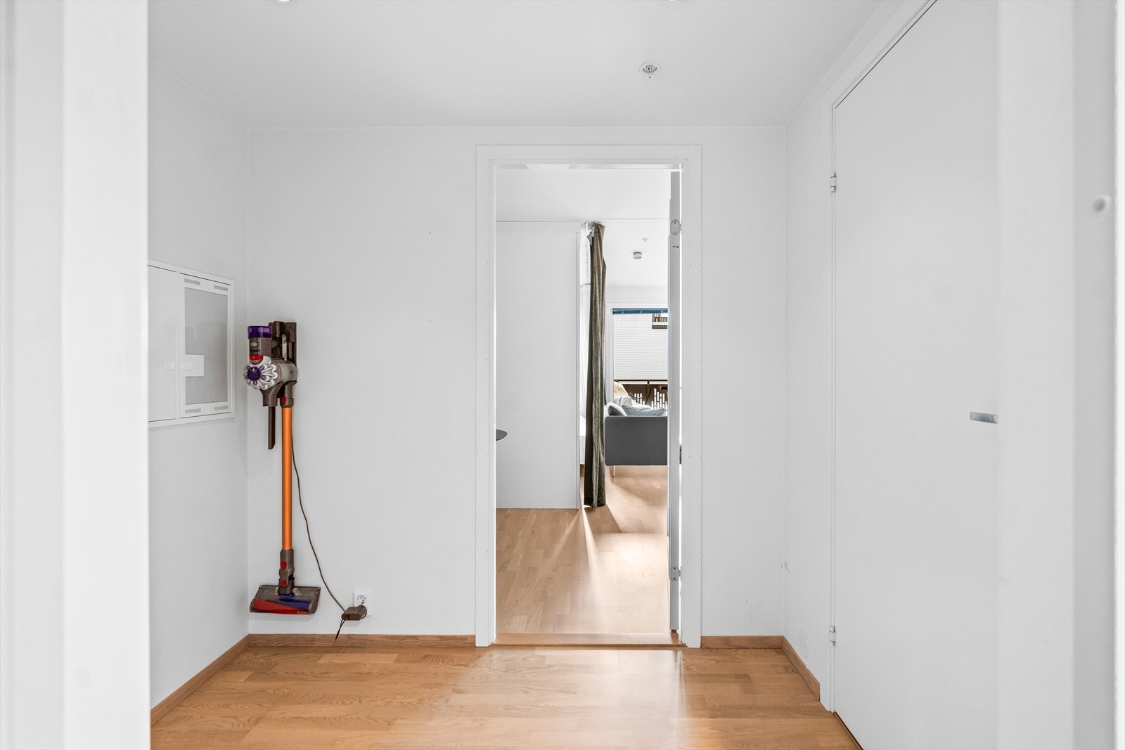 Dørcalling med åpner gjør det enkelt å slippe inn gjester fra bakkeplan. Galleribilde