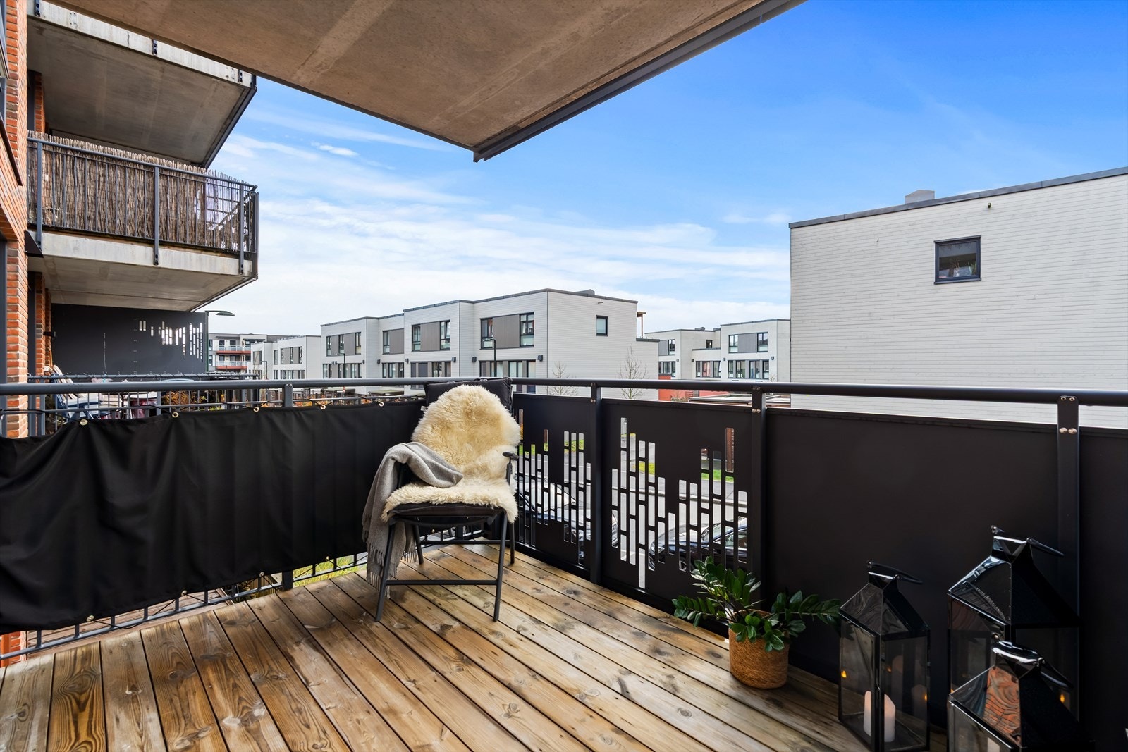 Uteplassen er på 6 m², og har god plass til utemøbler. Galleribilde