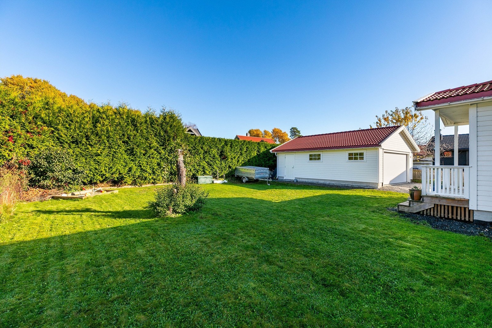 Bakhagen er en skjermet og fin lekeplass for barna. Galleribilde