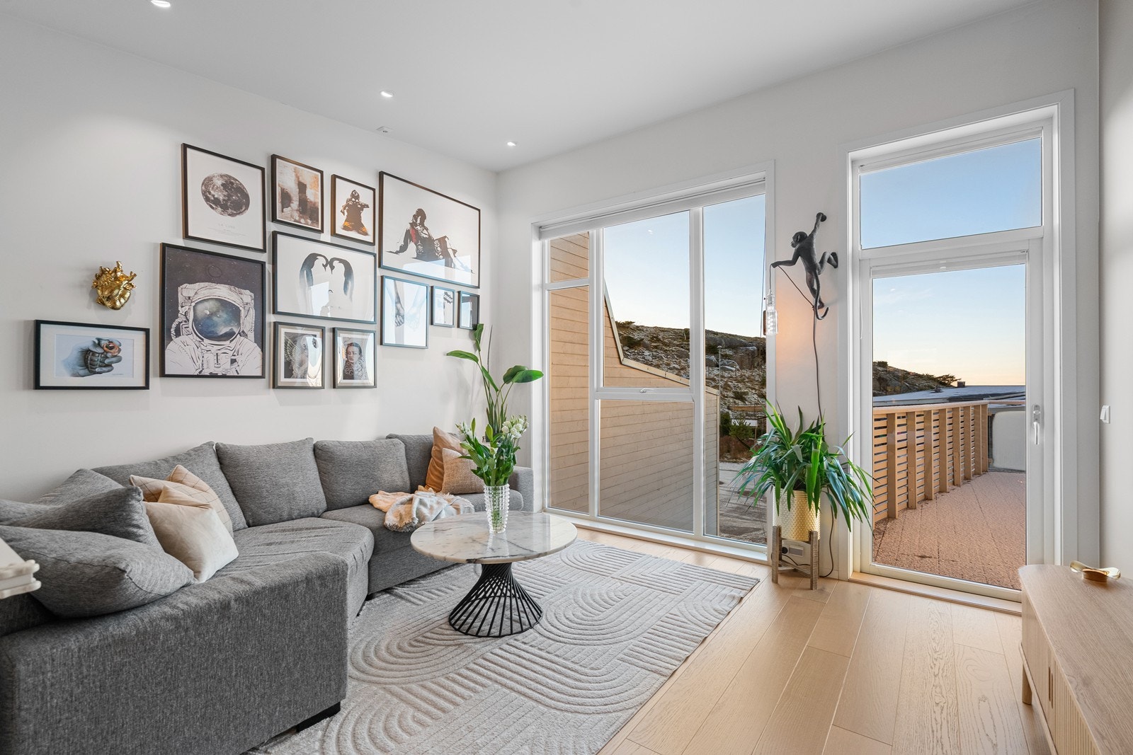 God plass til stor sofagruppe. Galleribilde