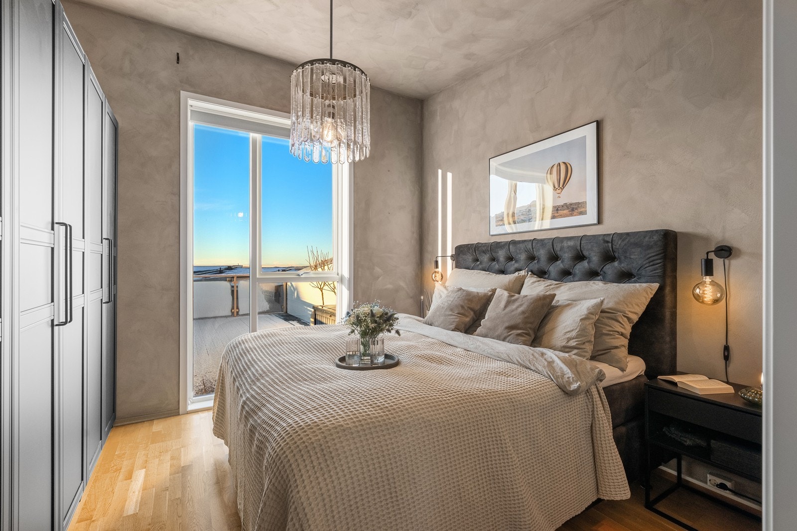 Lune fargevalg og lekre løsninger fremmer en rolig og avslappende atmosfære. Galleribilde