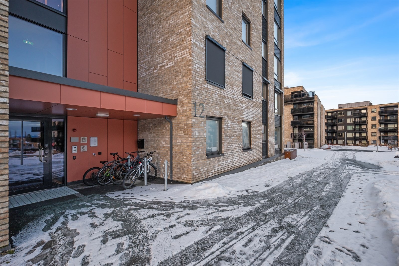 For den aktive kjøper er det kort veg til Estenstadmarka med helårs turterreng. Her finner man lysløyper på vinterstid og flere populære badevann på sommeren Galleribilde