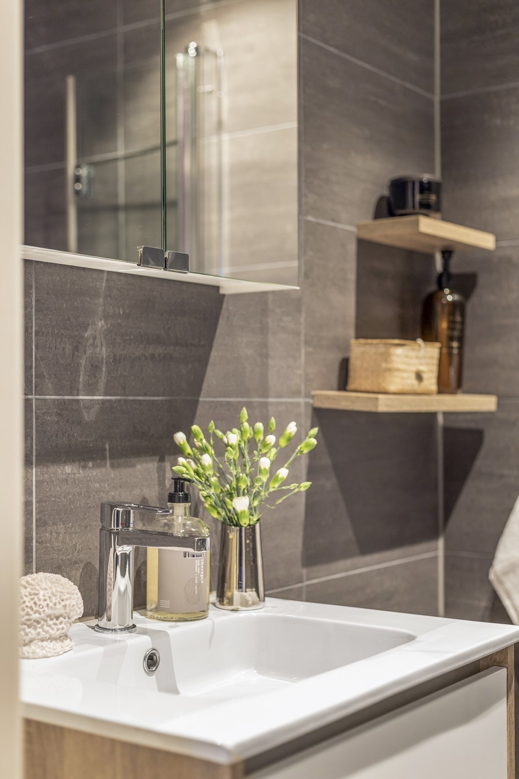 Nye spotter fra Storo Elektro ble montert høsten 2024, som gir god belysning og en eksklusiv finish. Galleribilde