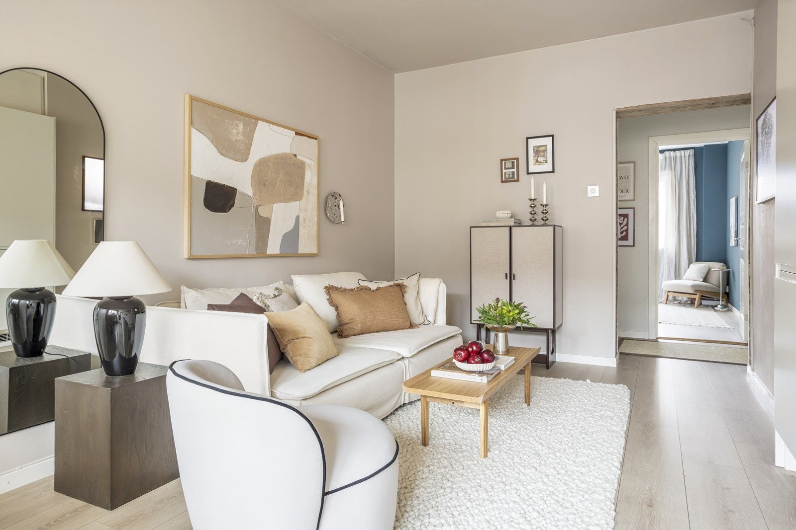 Rommet har en smart og gjennomtenkt planløsning som gjør det enkelt å innrede med ulike soner. Galleribilde