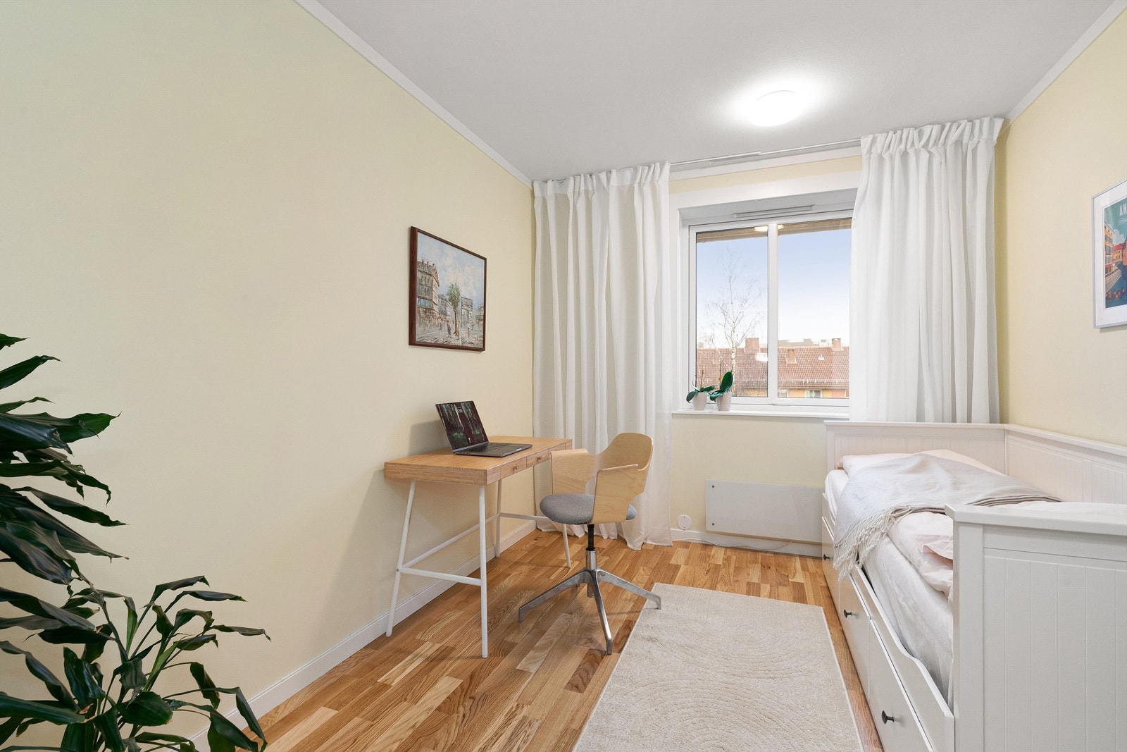 Rommet passer ypperlig som et kontor, gjesterom eller som et barnerom Galleribilde