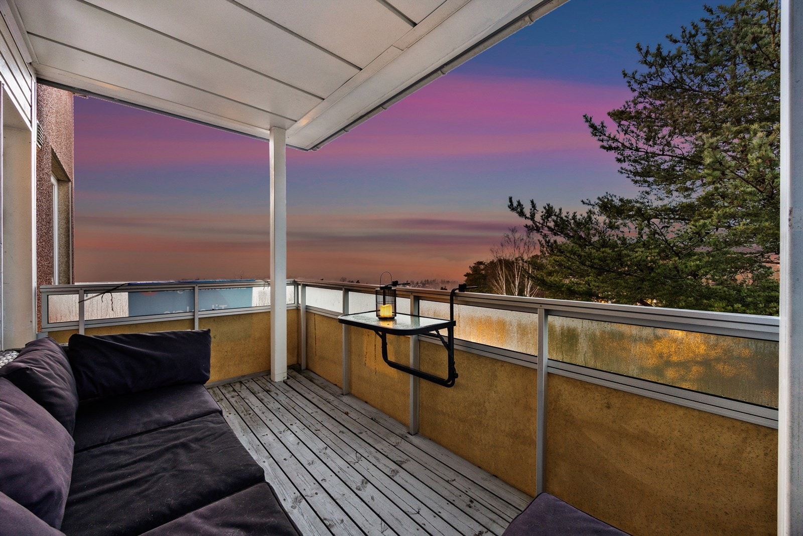 Utsikten fra balkongen er et flott skue når mørket senker seg. Galleribilde