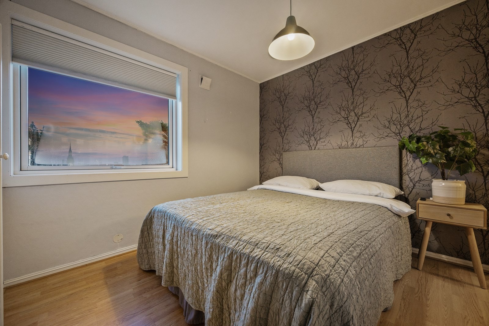 Også fra soverommet er det utsyn over området. Galleribilde