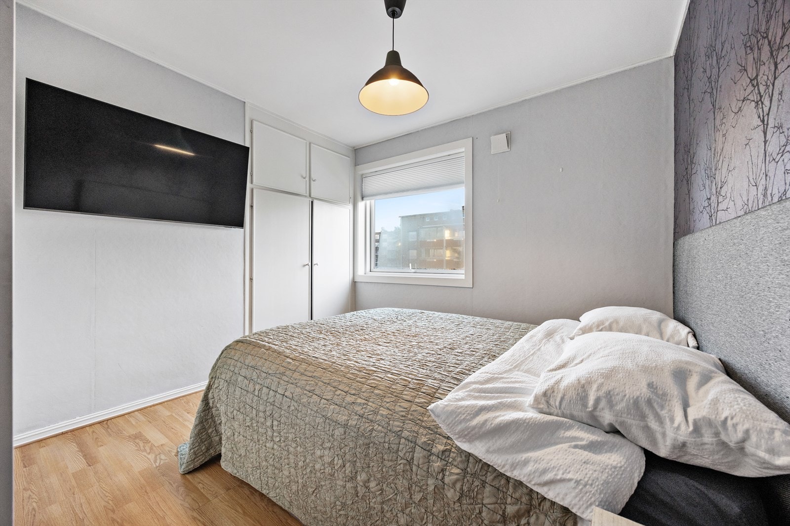 I tillegg er det innebygde skap for effektiv oppbevaring. Galleribilde