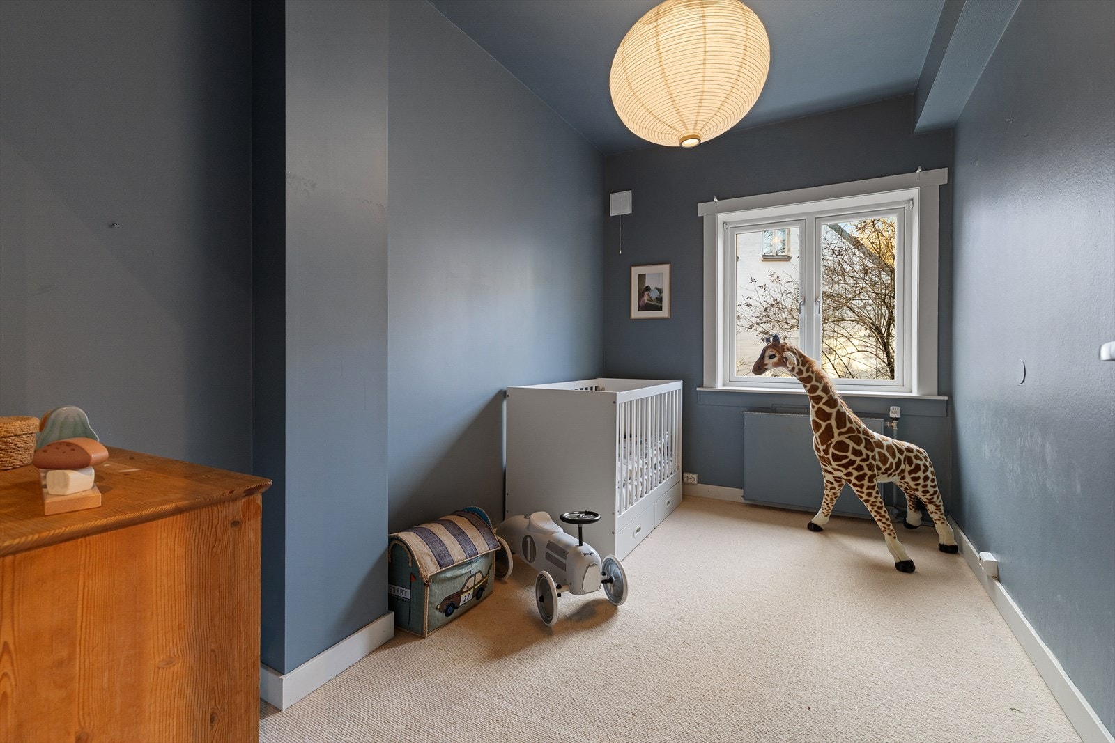 Soverom 2 egner seg godt som barnerom, gjesterom eller et hjemmekontor etter behov - et svært fleksibelt og funksjonelt rom. Galleribilde