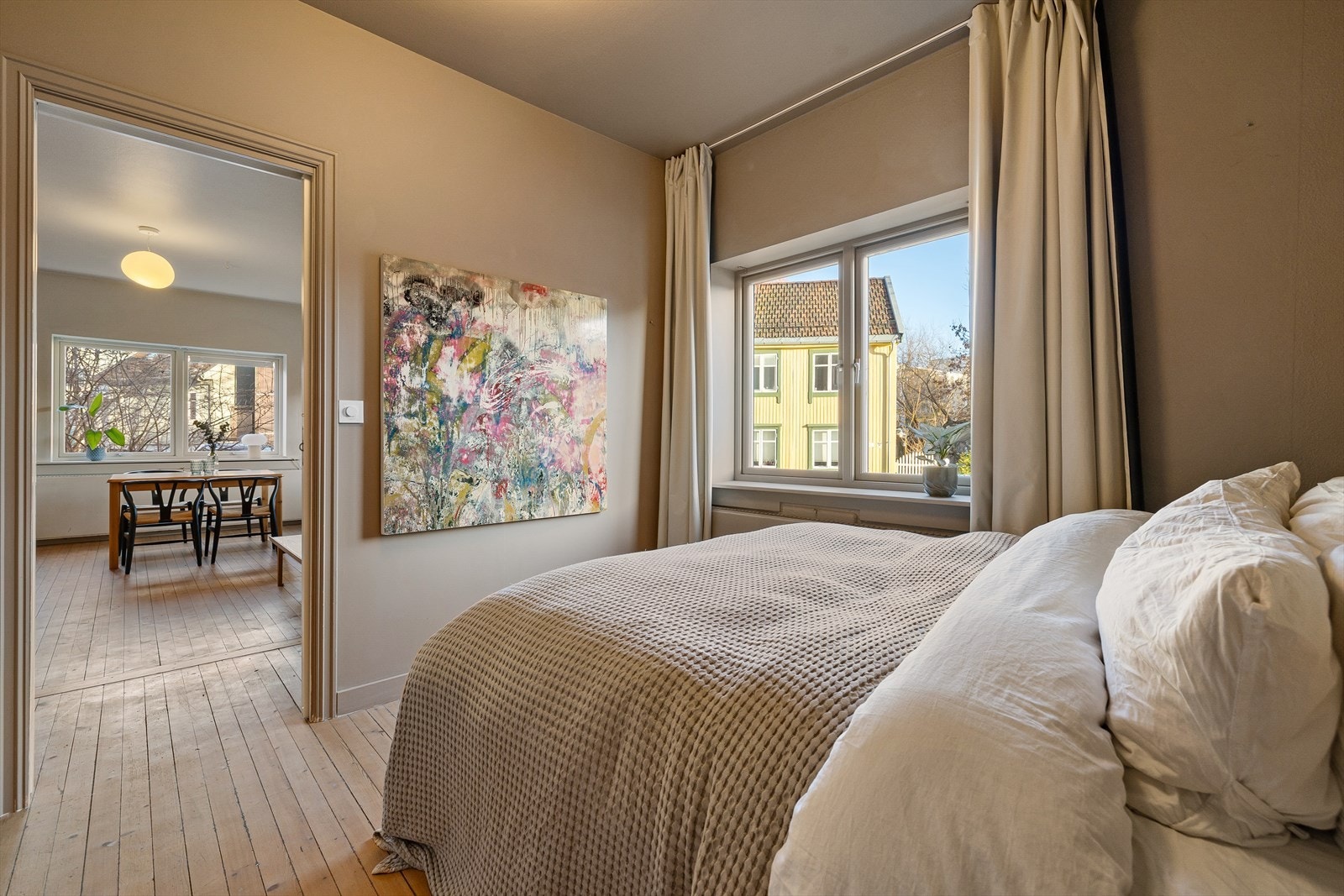 Med varmtvann, fyring og bredbånd inkludert i felleskostnadene, ligger alt til rette for en enkel og bekymringsfri hverdag. Galleribilde