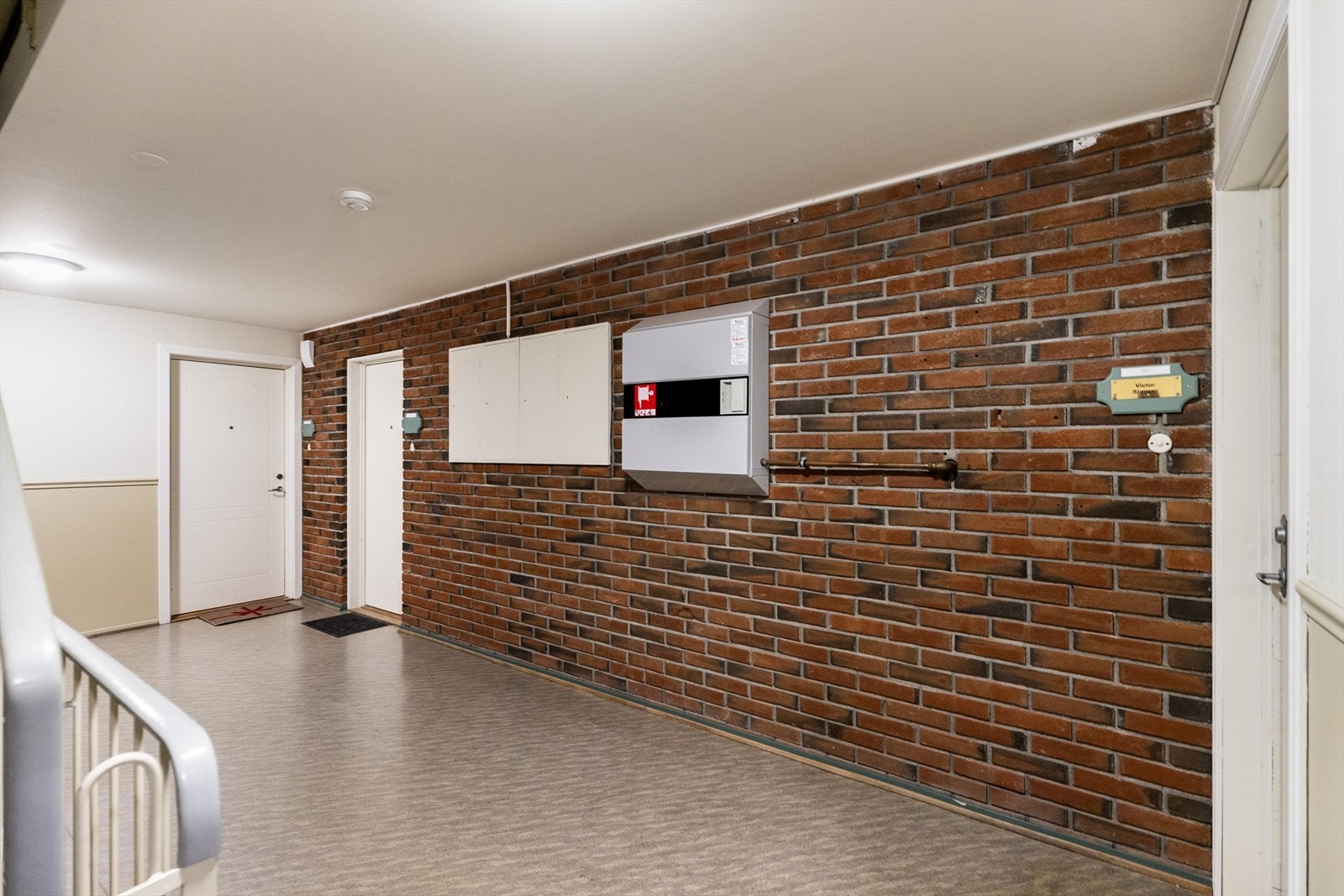 Fra boligen er det direkte adkomst til inngangspartiet som er felles for boligblokken. Galleribilde