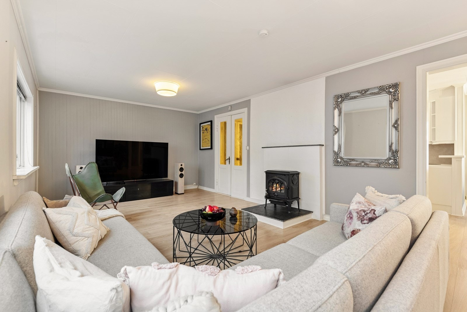 Stuen er lys og trivelig med god plass til flere møbleringsmuligheter for å skape den stuen du selv ønsker. Galleribilde