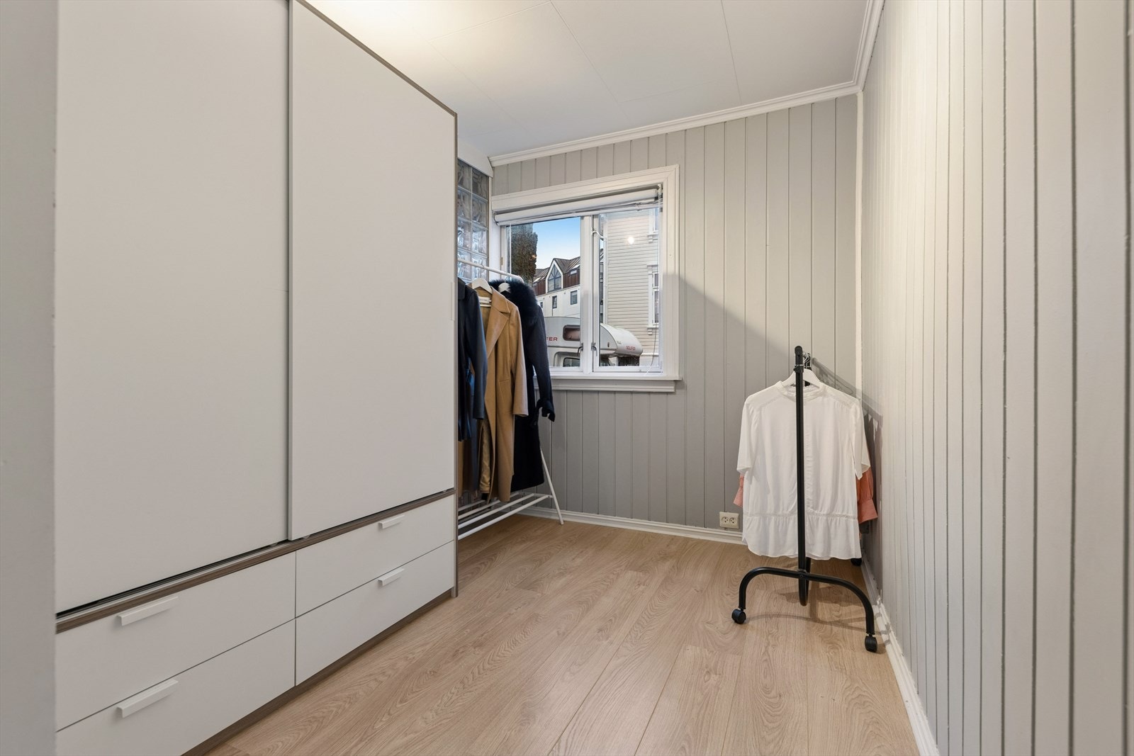 Ypperlig som barnerom, gjesterom eller hjemmekontor. Rommet er ikke godkjent for varig opphold, se mer pkt. ferdigattest. Galleribilde