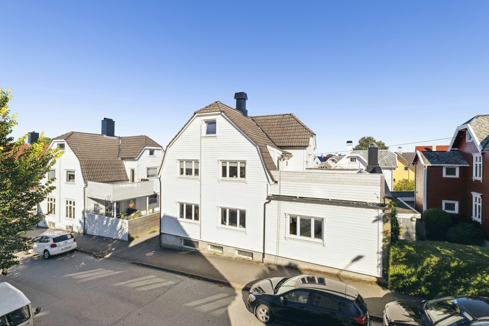 Herfra er det kort avstand til både skoler og barnehager, samt gode transportmuligheter med nærhet til Paradis stasjon. Galleribilde