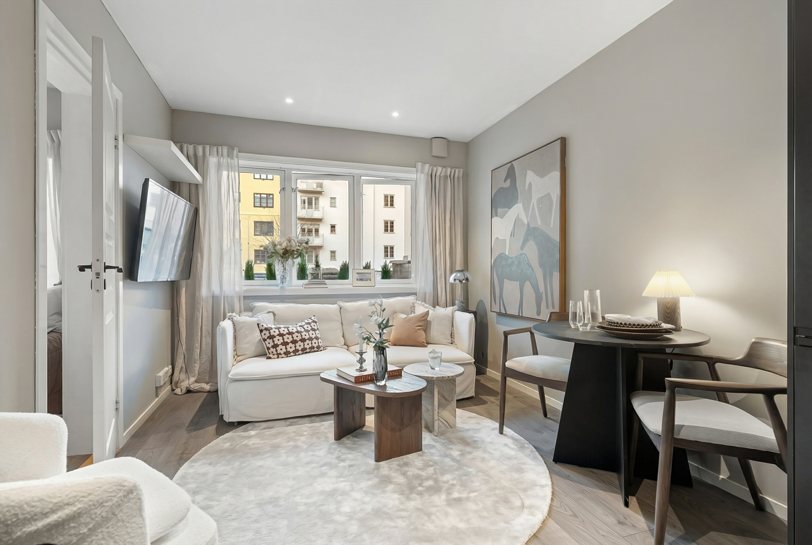 Filippa Myhrberg v/ Nordvik avd. Frogner har gleden av å presentere Erling Skjalgssons gate 22B (Foto: Magnus Bjørnerud i Zovenfra) Galleribilde