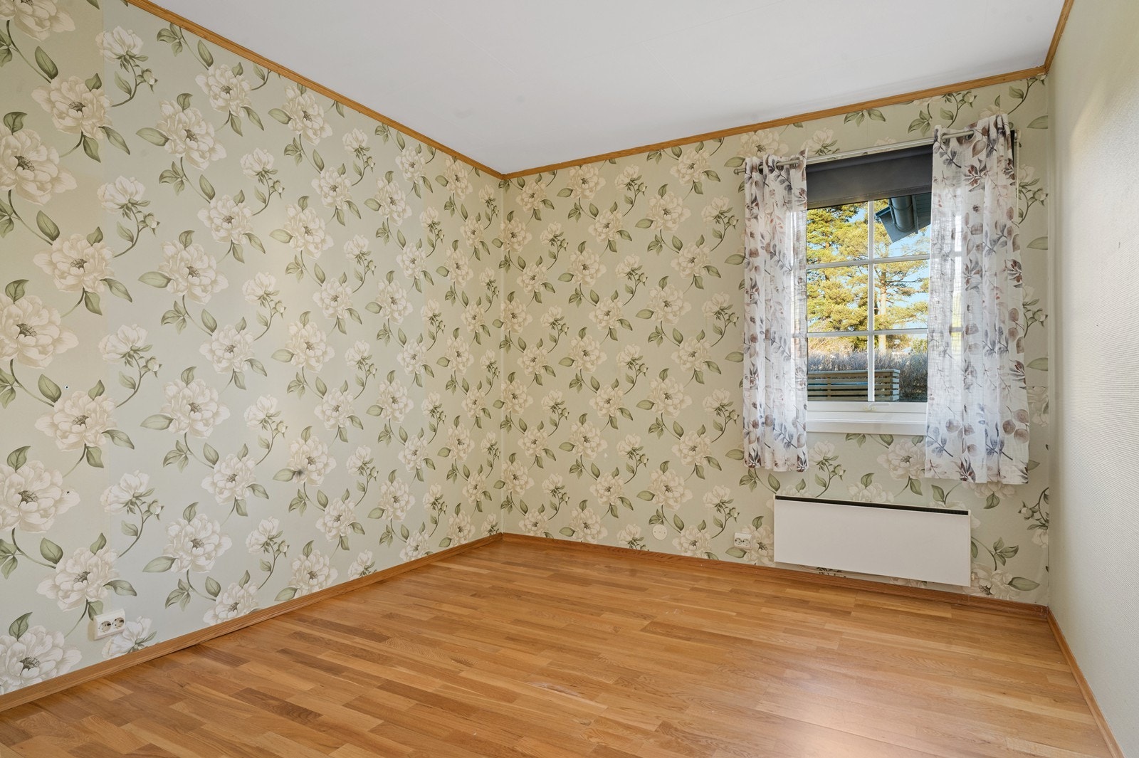 Hovedsoverommet har plass til dobbeltseng og garderobeløsning. Galleribilde