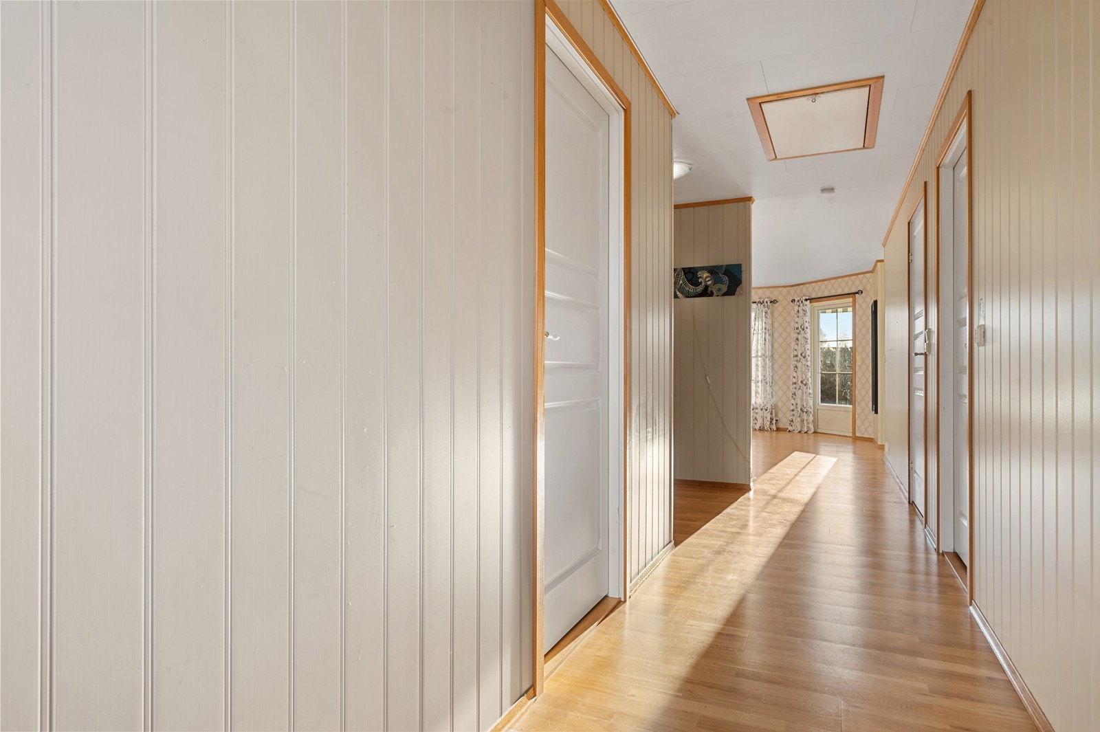 Fra gangen er det tilgang til alle boligens rom. Galleribilde