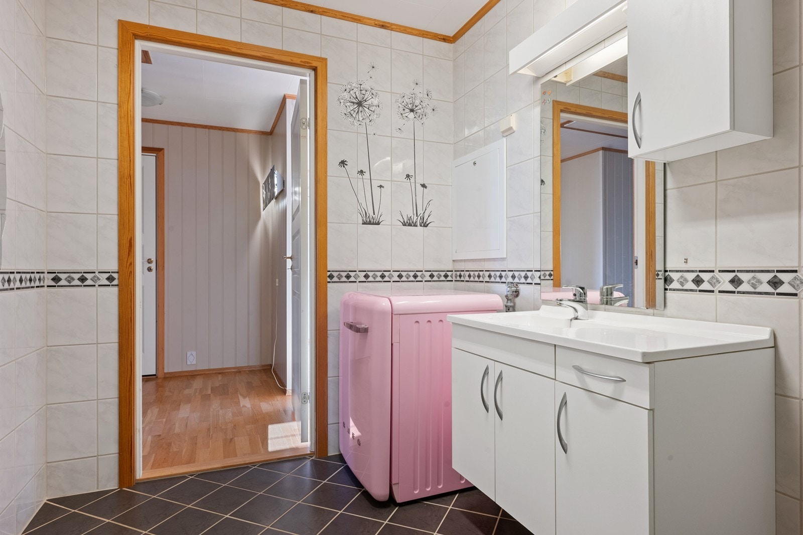 Badet har opplegg for vaskemaskin. Galleribilde