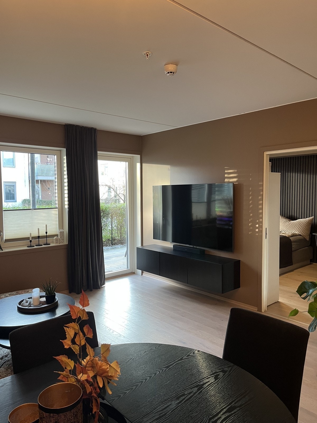 Stue med utgang til terrasse Galleribilde