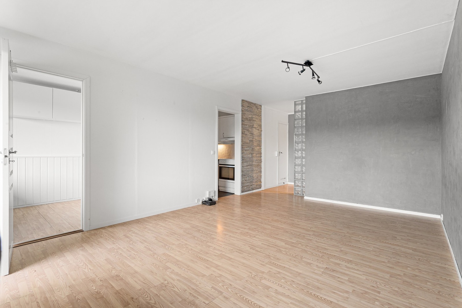 Stor stue på ca. 20,2m² med gode møbleringsmuligheter. Galleribilde