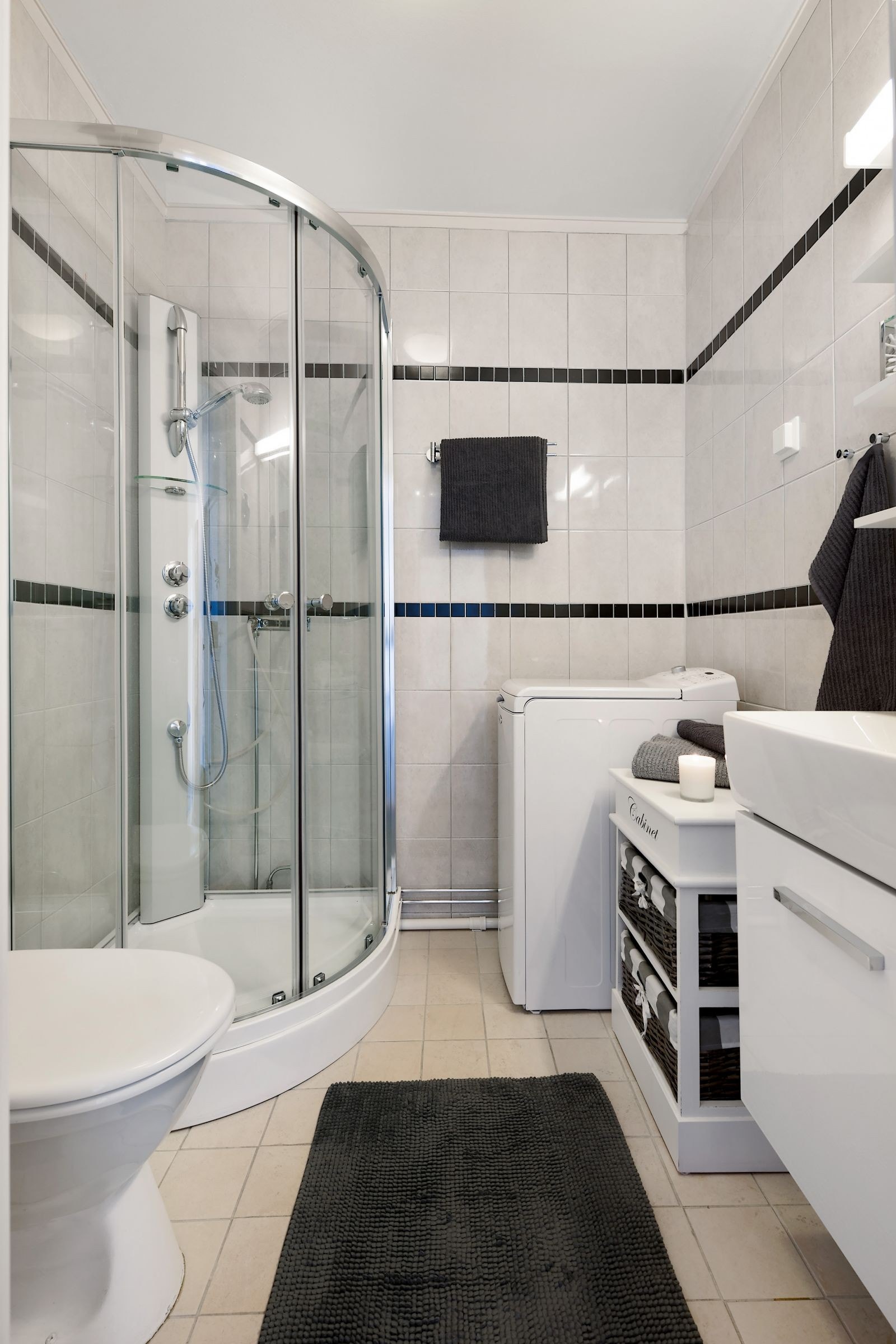 Delikat, flislagt bad Galleribilde