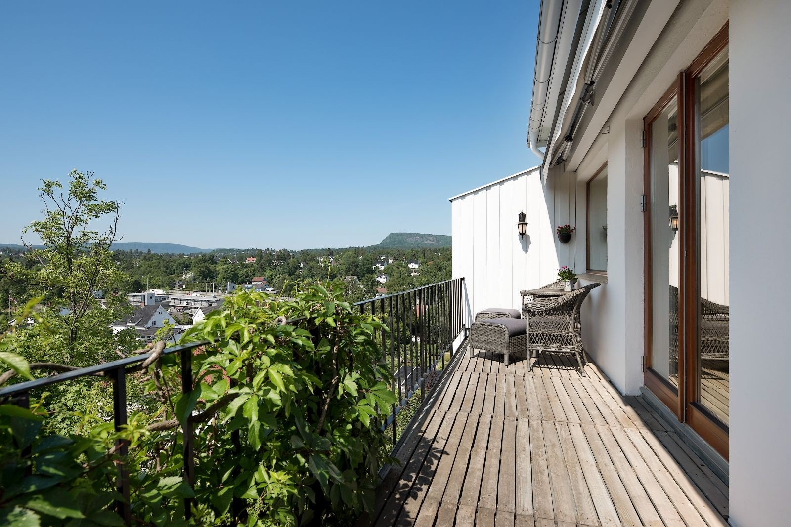 Solrik balkong Galleribilde