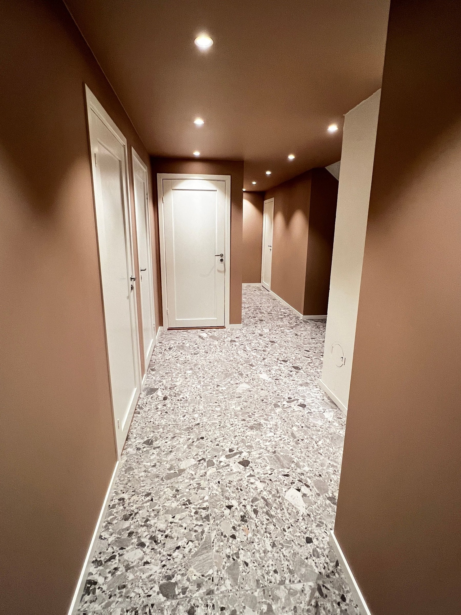 Flislagt gang med gulvvarme - 1.etg Galleribilde