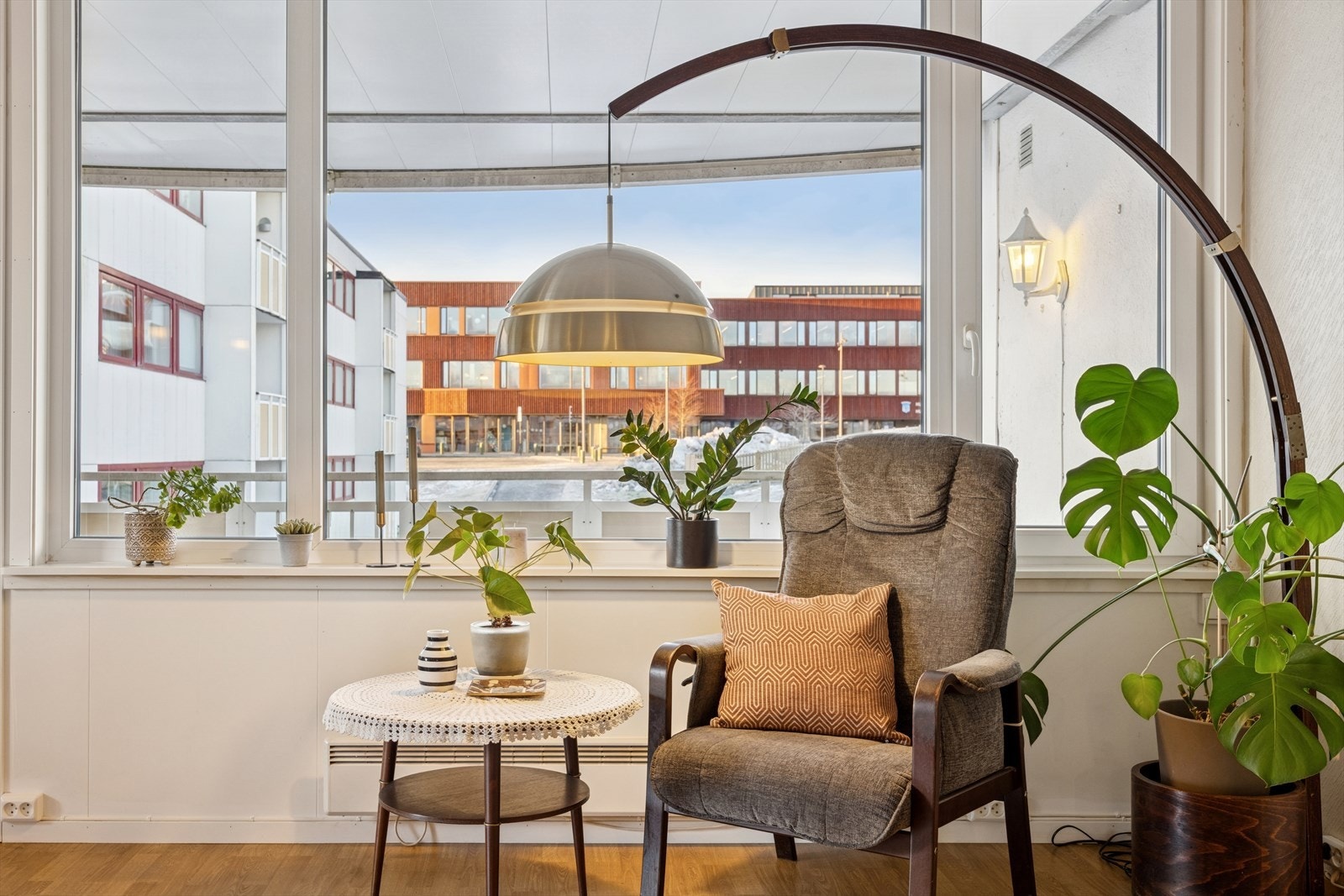 Leiligheten disponerer totalt 4 boder; en på balkongen, én like utenfor inngangsdøra og to i kjelleren. Galleribilde