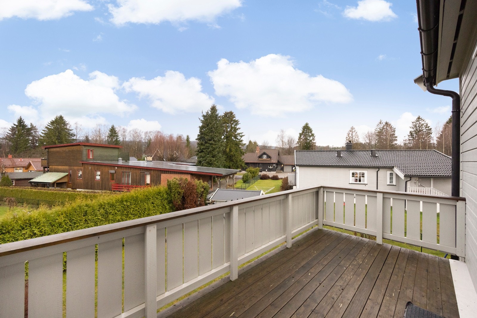 Sydvestvendt balkong med adgang fra stuen Galleribilde