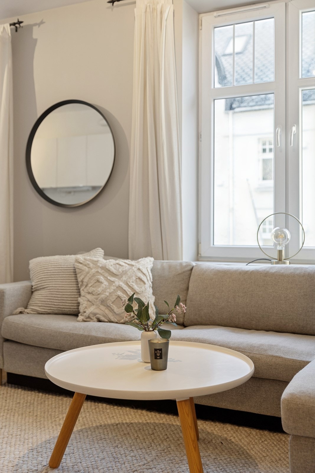 Boligen holder gjennomgående god standard fra 2010 og er malt i lyse, tidsriktige fargetoner. Galleribilde