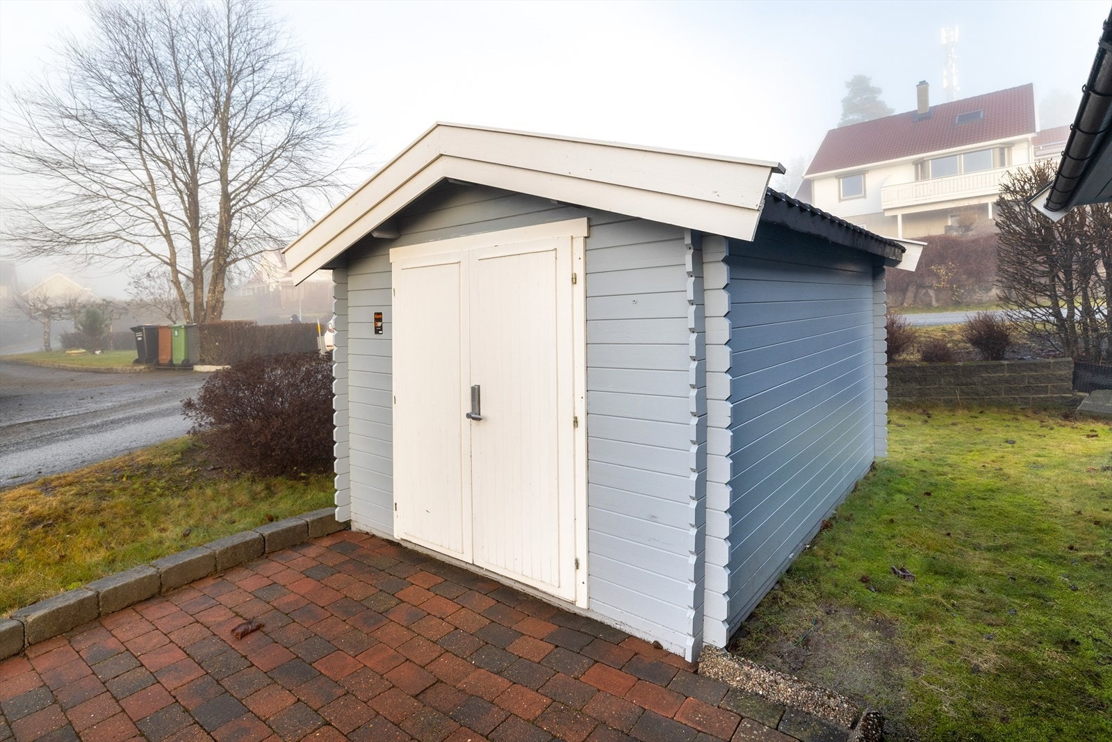 En praktisk utebod gir ekstra lagringsplass for hageutstyr og verktøy. Galleribilde