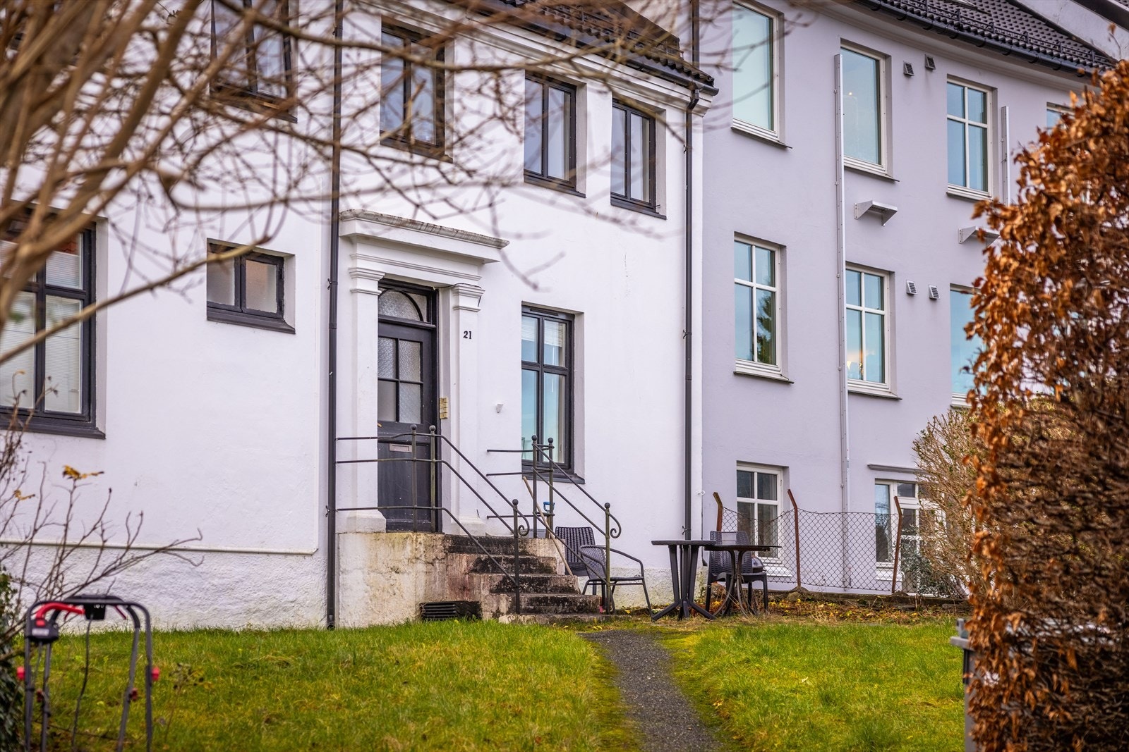 Beliggenheten er svært sentral, samtidig tilbaketrukket med kort avstand til alt du trenger i hverdagen. Galleribilde