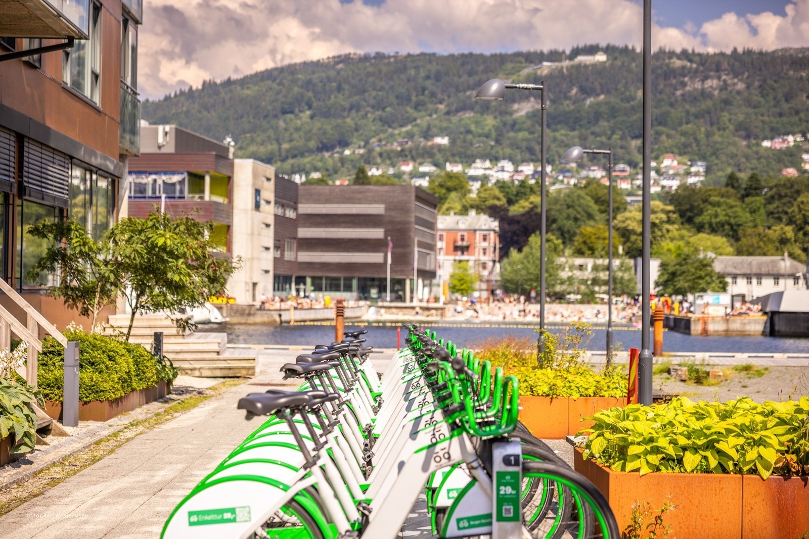 Bergen Bysykkel er også å finne i nærområdet, som gjør det enkelt å komme seg rundt i store deler av byen. Galleribilde