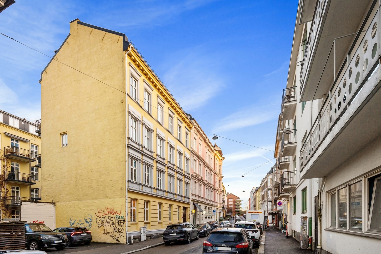 Leiligheten har en attraktiv beliggenhet i et veletablert og stille boligområde på Majorstuen. Galleribilde