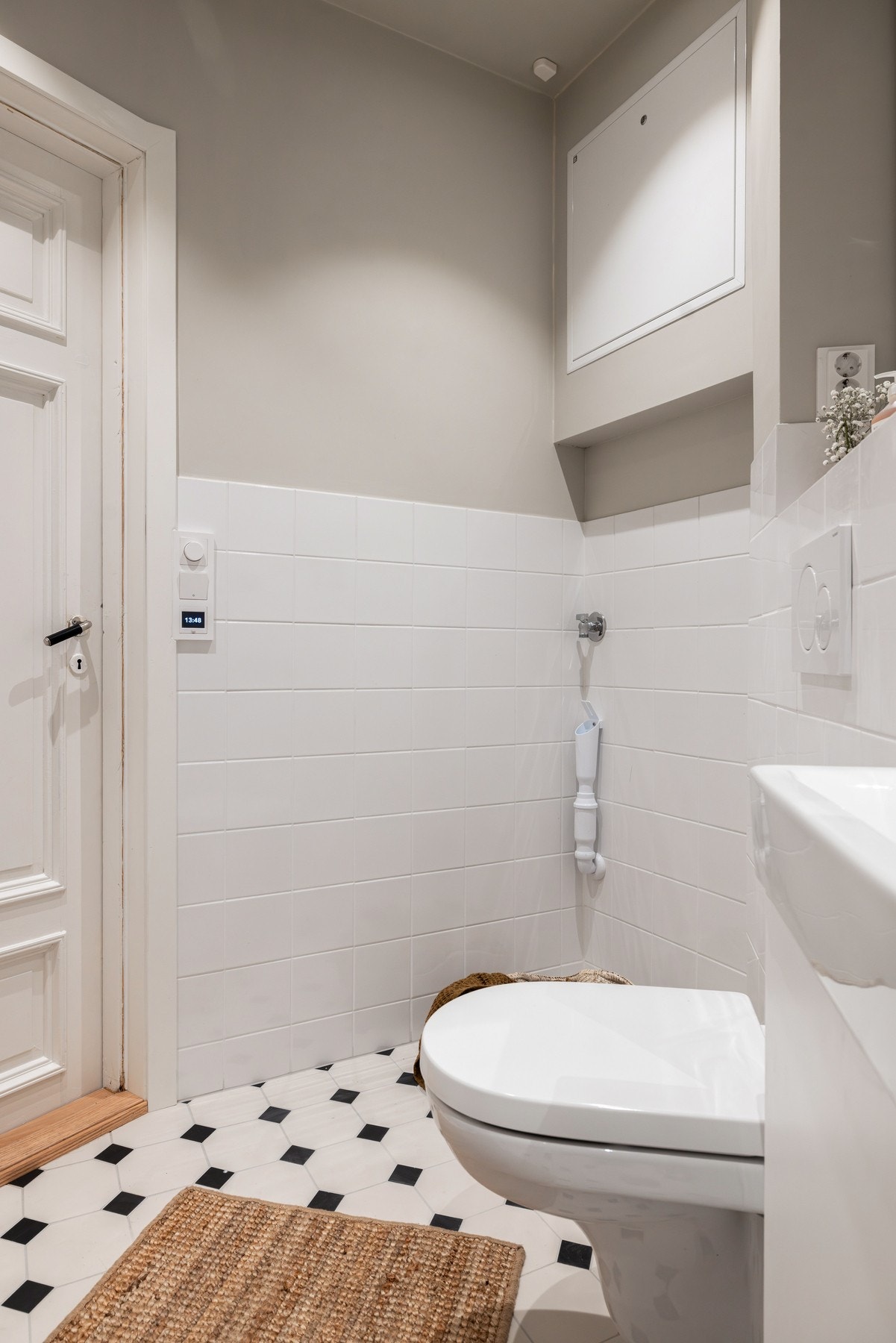 Ny 120l varmtvannsbereder er plassert i himlingen. Galleribilde