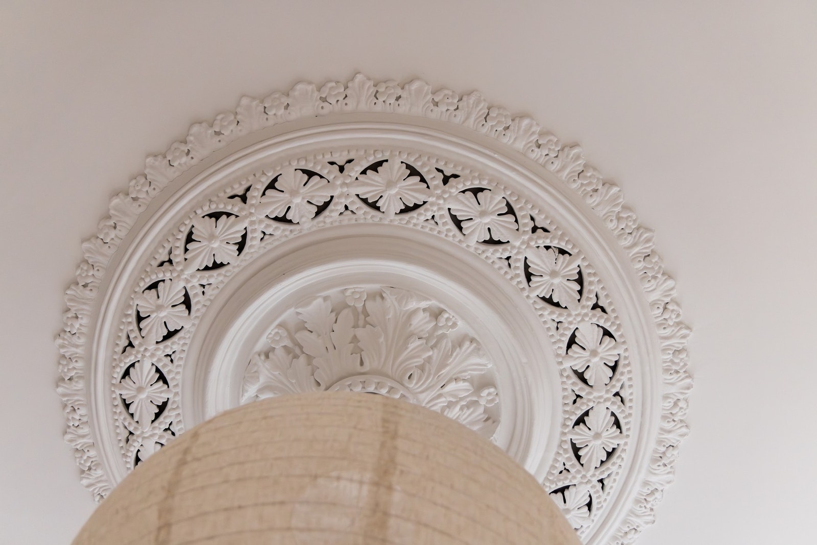 Originale rosetter i tak på soverommet og stuen. Galleribilde