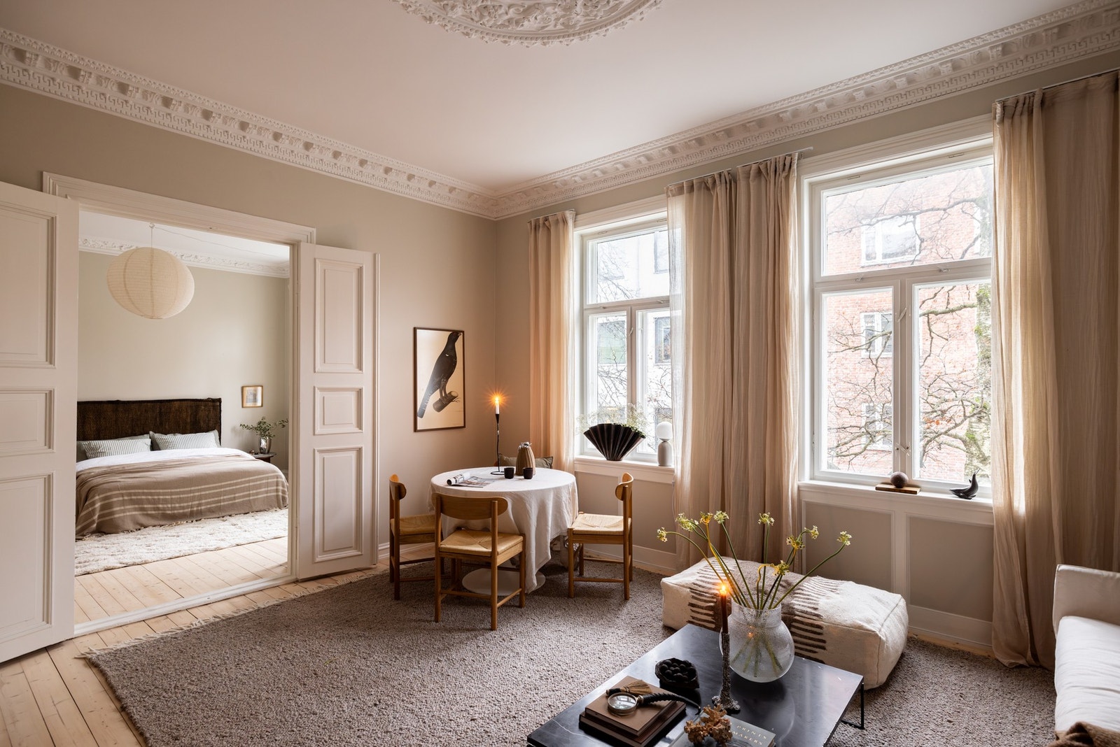 3,2 m takhøyde, store vinduer og tidsriktige farger. Galleribilde