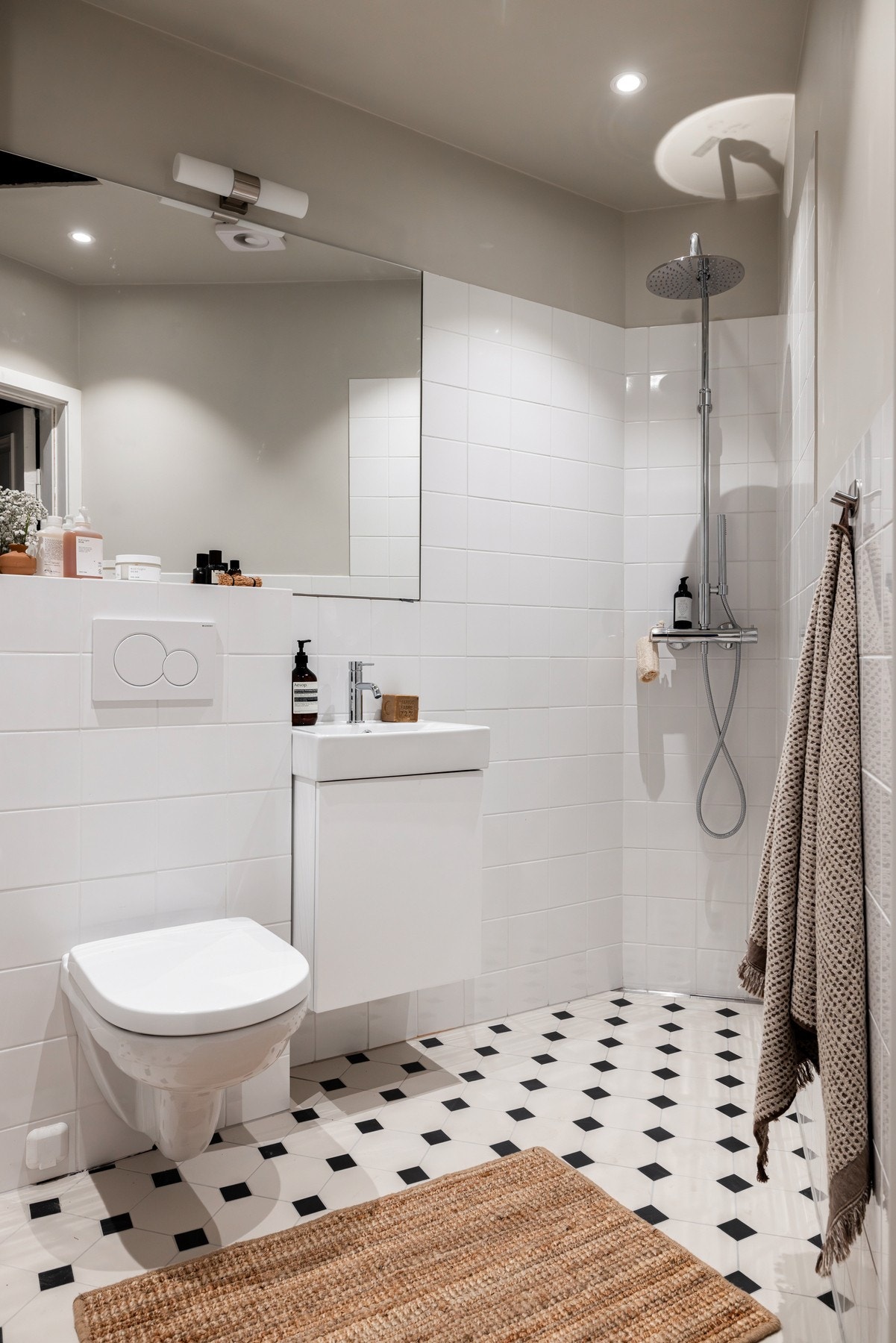 Videre er det gulvvarme og downlights Galleribilde