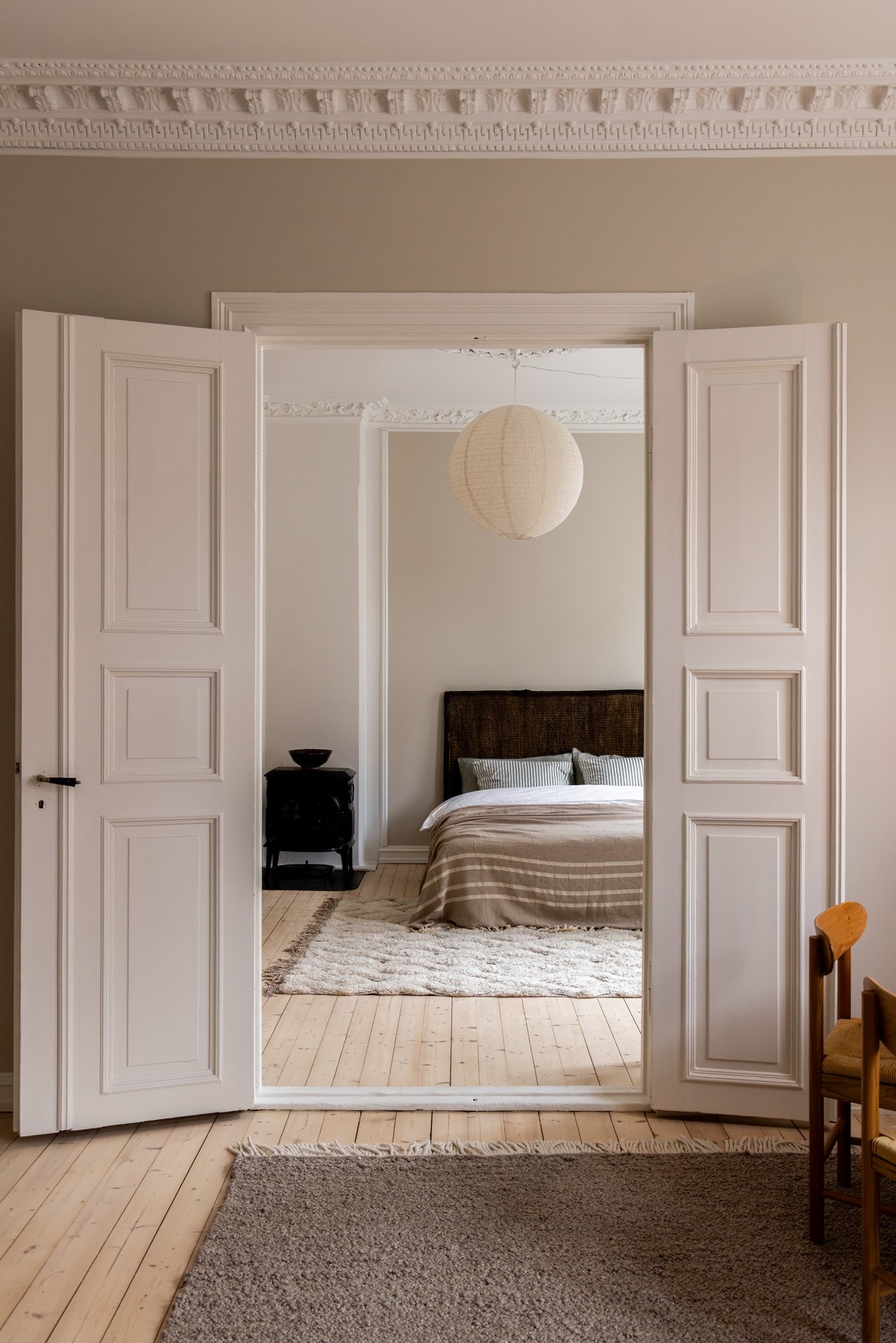 Fløydør mellom soverom og stue gir muligheten for en allsidig bruk. Galleribilde