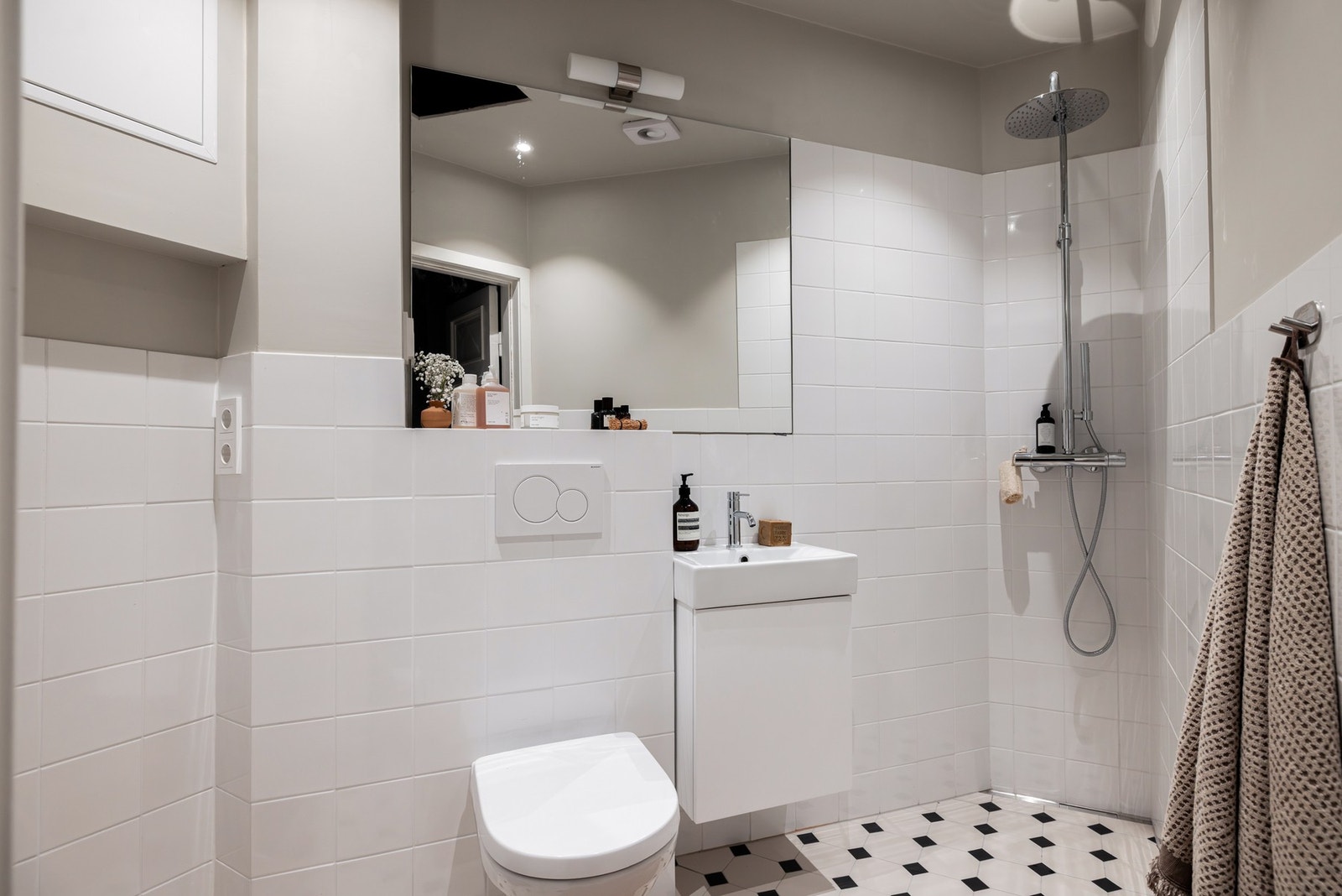 Nytt, flislagt bad i 2025. Galleribilde