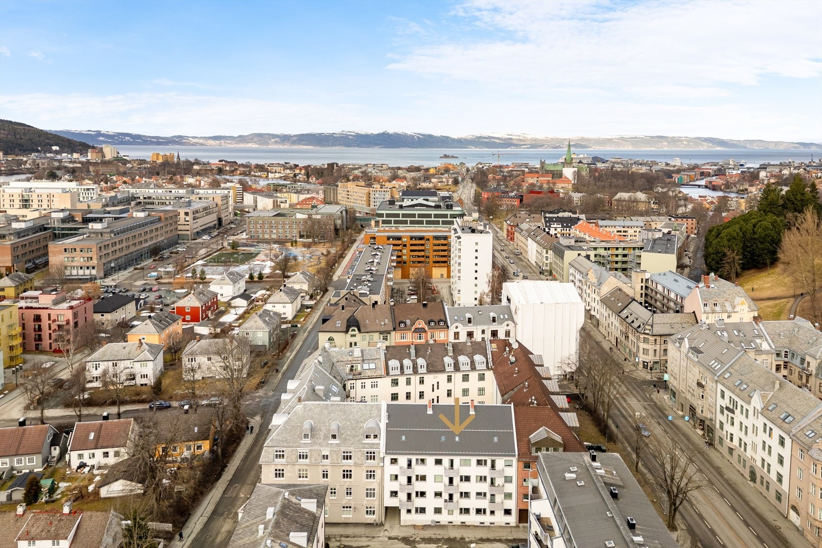 Borettslaget har vært igjennom viktige oppgraderinger som renovering av tak (2019) samt fasade og vinduer (2016). Galleribilde