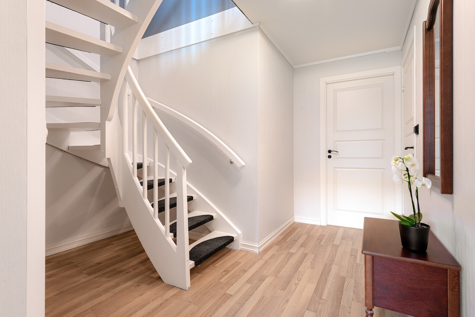 Gangen i underetasjen har nye flotte gulv. Galleribilde