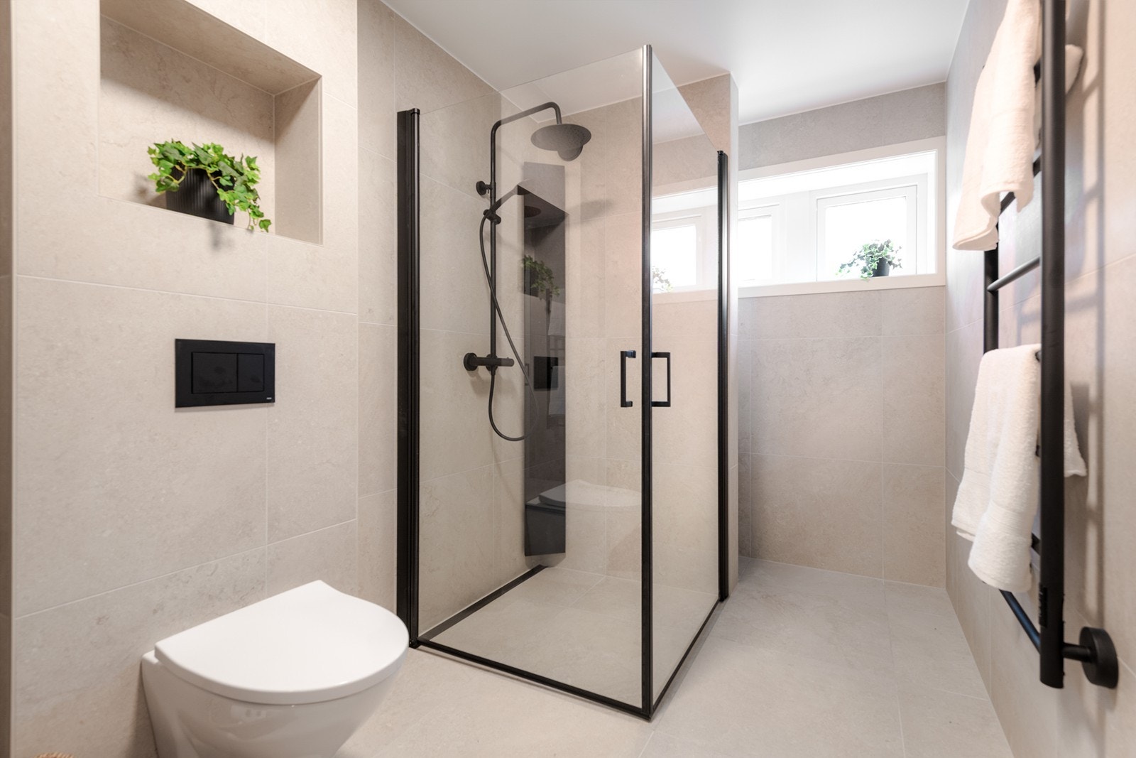 Nytt bad i moderne og tidsriktig stil. Galleribilde