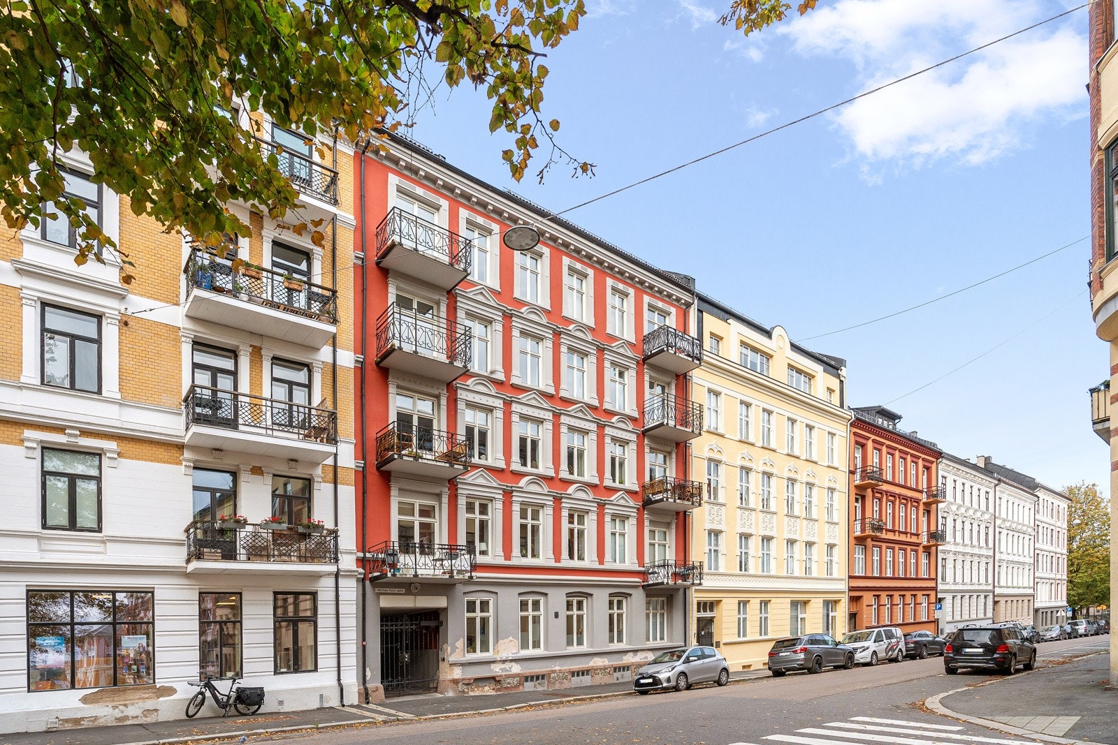 Leiligheten ligger i indre gård som gir en tilbaketrukket følelse. Galleribilde