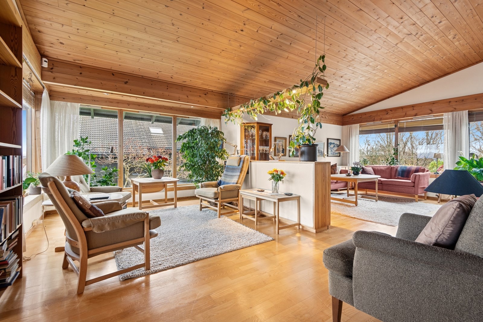 Plass til flere sittegrupper gir rom for både sosialt samvær og ro. Galleribilde