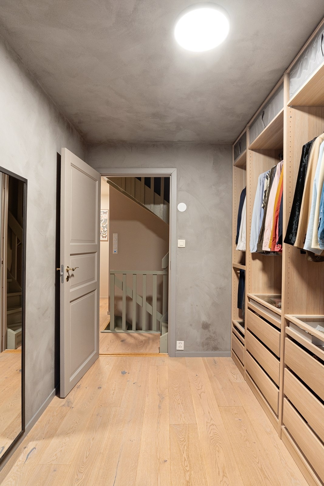 Soverom 3 er i dag innredet som walk-in-garderobe Galleribilde