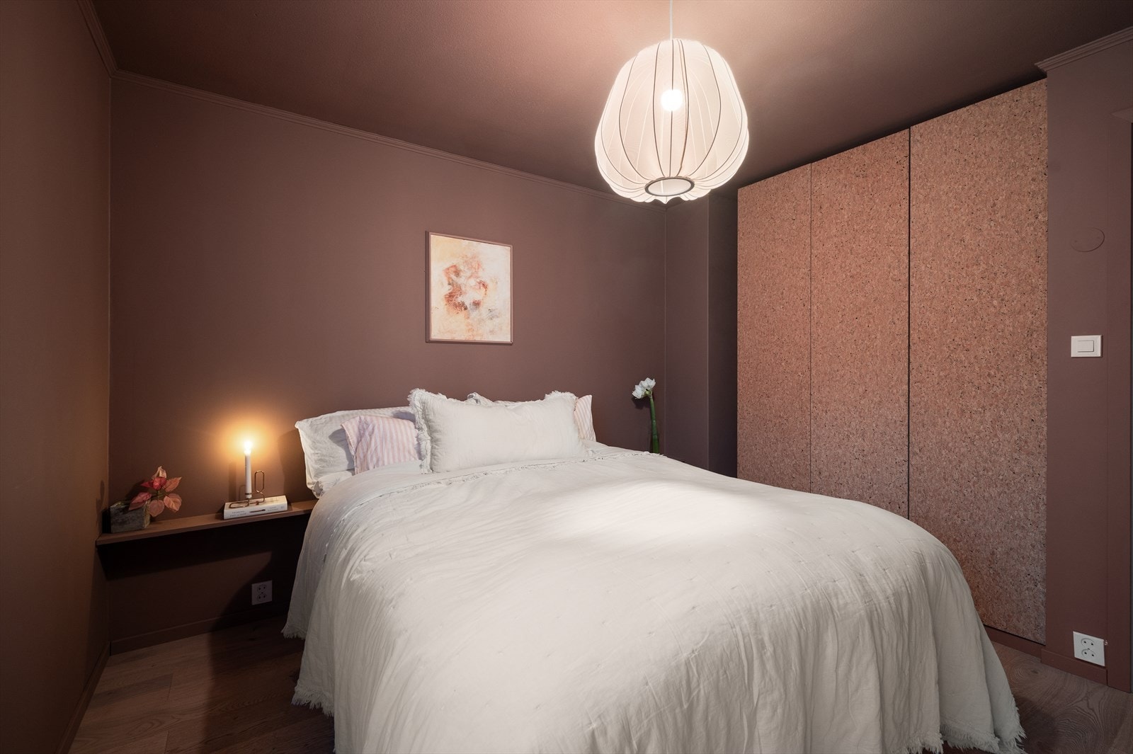 Innebygd nisje til romslig garderobeløsning Galleribilde